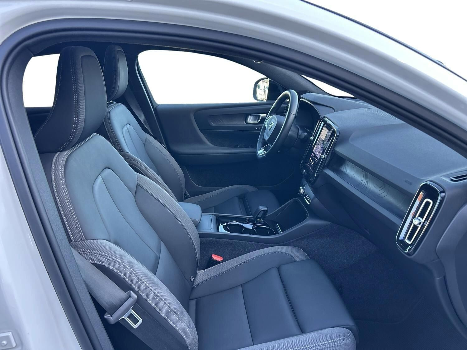 Hvid Volvo C40 fra 2022