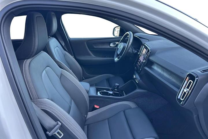 Hvid Volvo C40 fra 2022