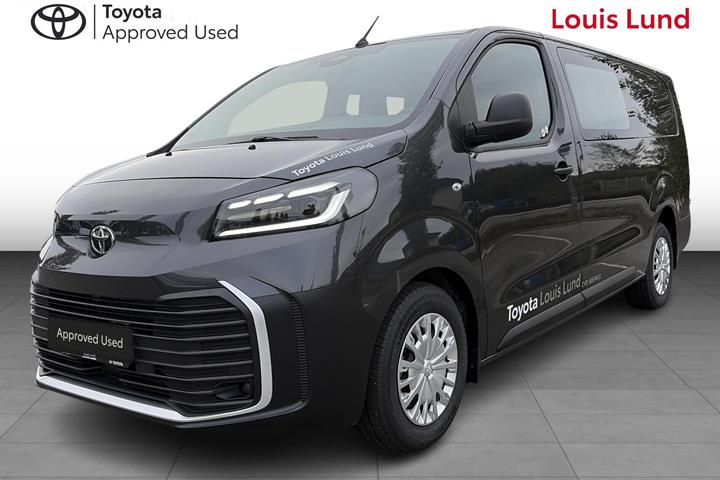 Grå Toyota ProAce fra 2026 set udefra