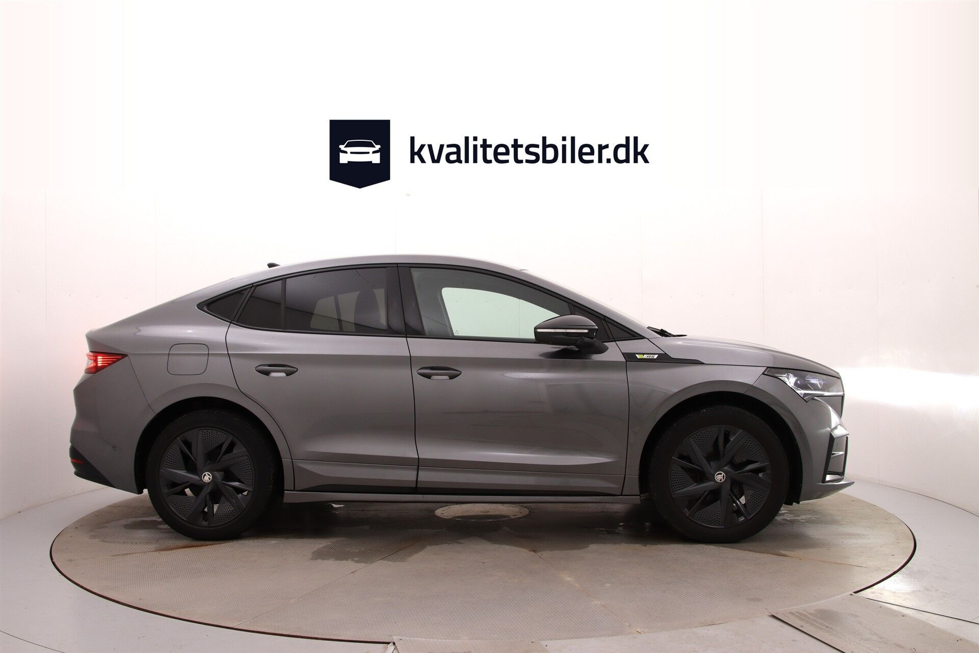 Grå Skoda Enyaq fra 2024