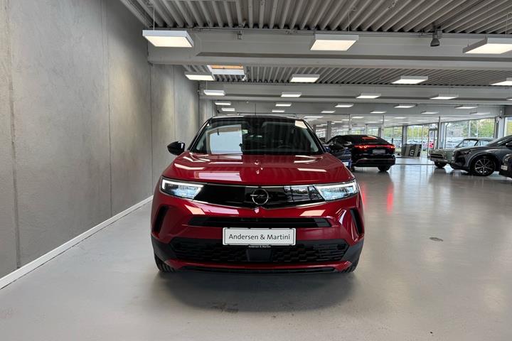 Rød Opel Mokka-e fra 2023
