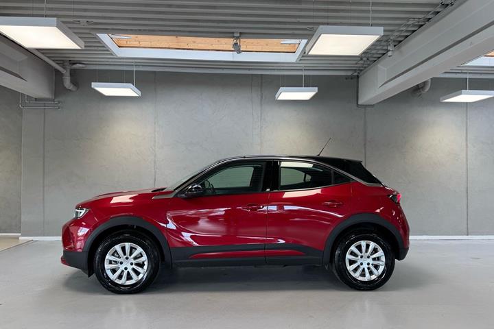 Rød Opel Mokka-e fra 2023