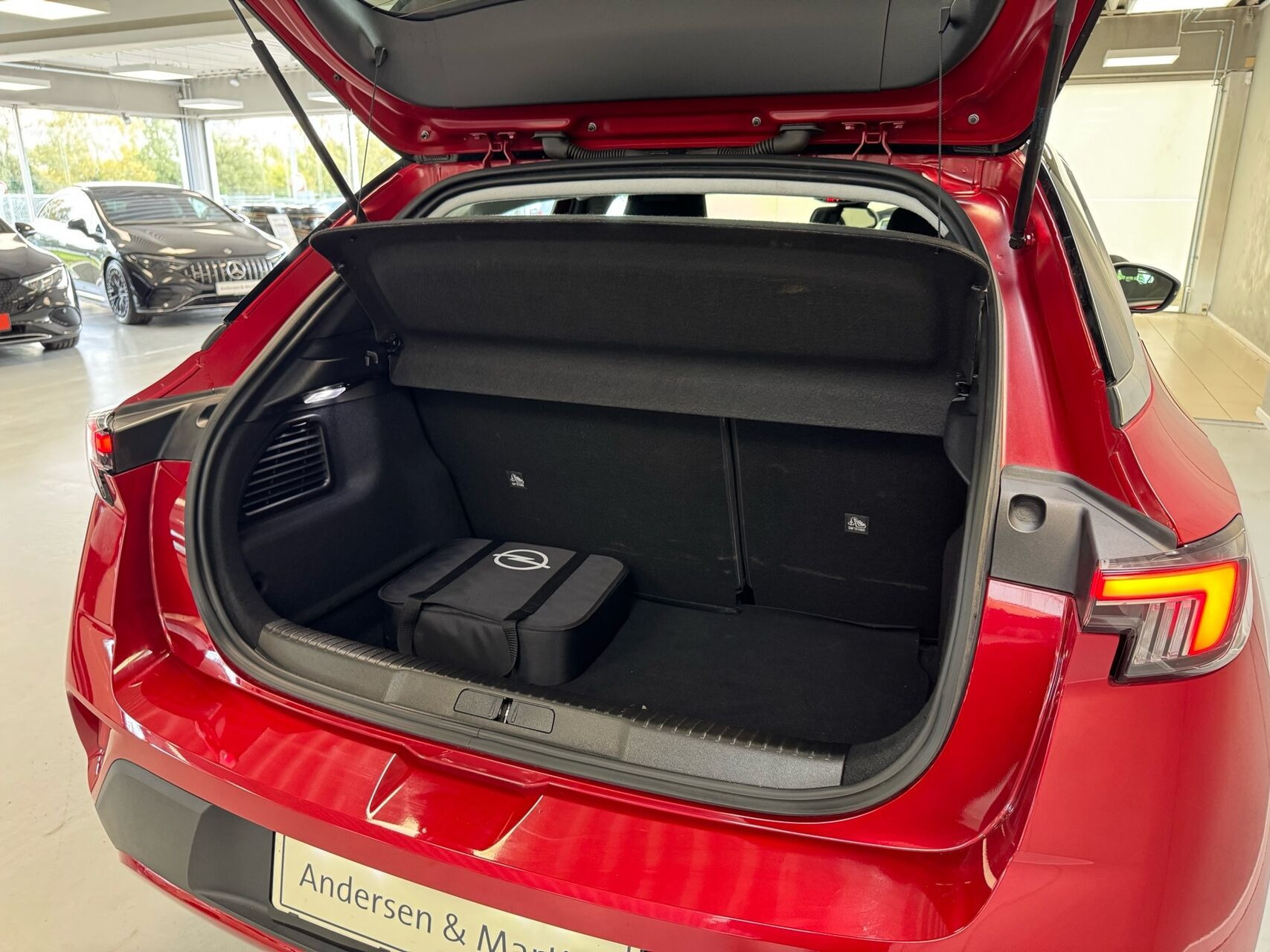 Rød Opel Mokka-e fra 2023