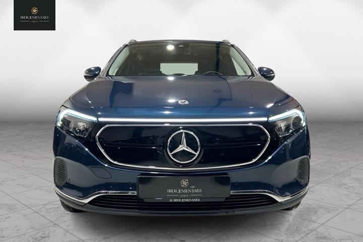 Blå Mercedes EQA250 fra 2023