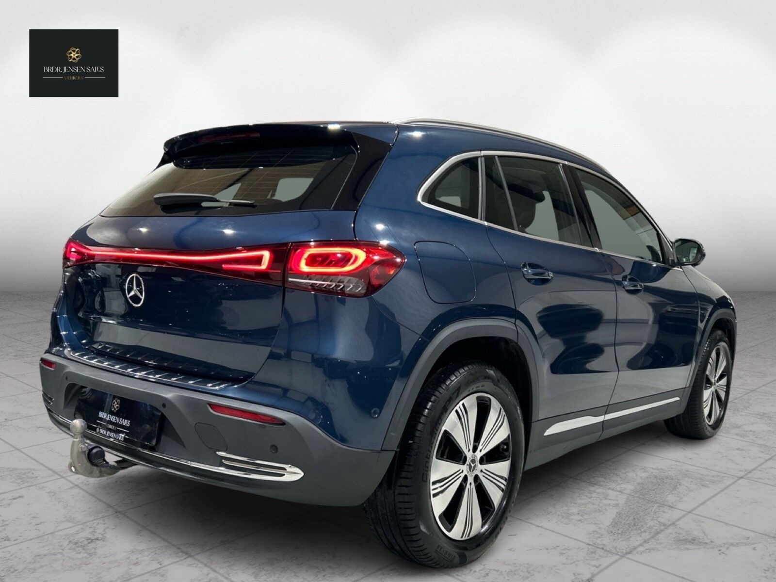 Blå Mercedes EQA250 fra 2023