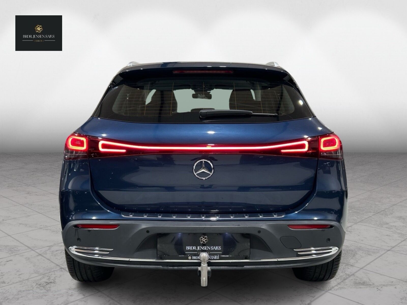 Blå Mercedes EQA250 fra 2023