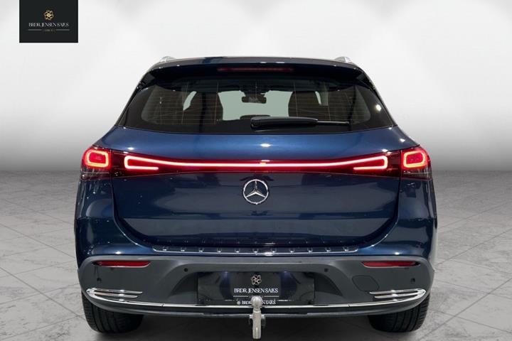 Blå Mercedes EQA250 fra 2023
