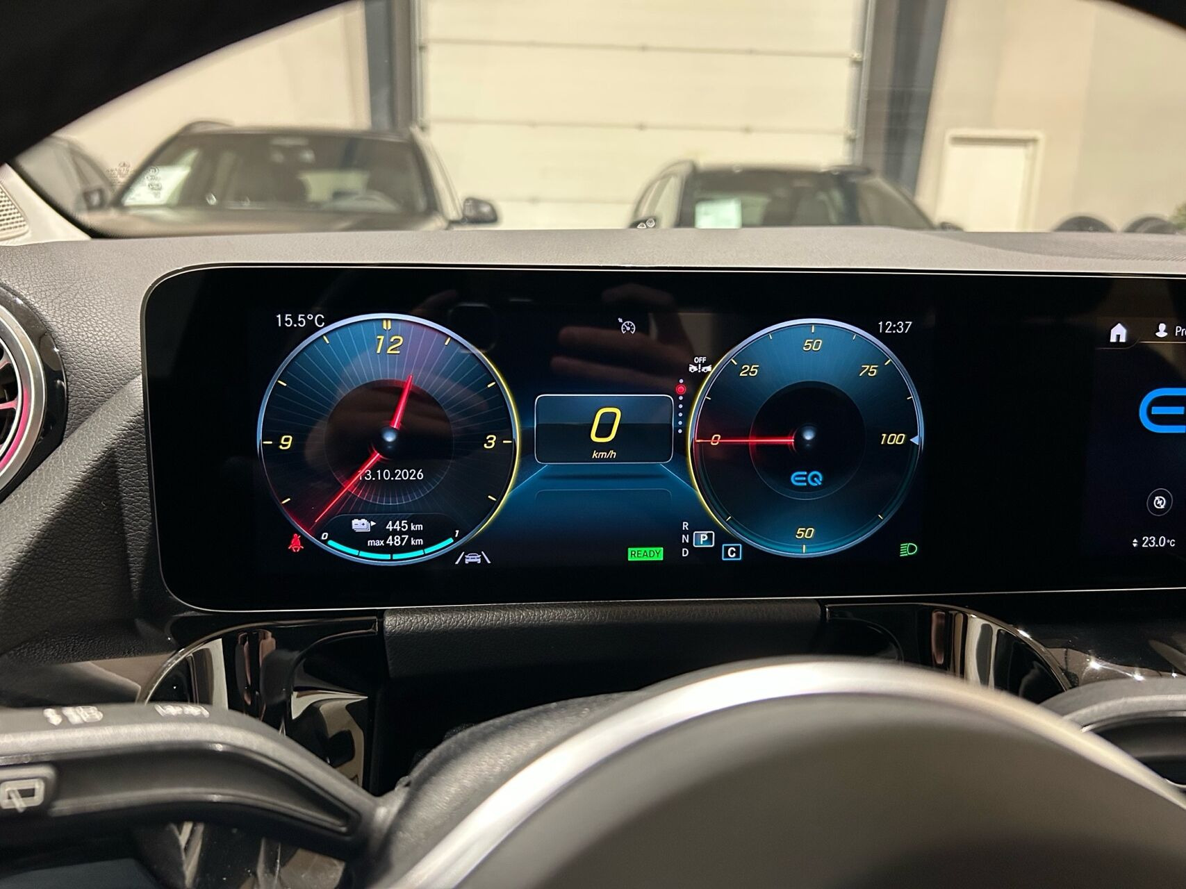 Blå Mercedes EQA250 fra 2023