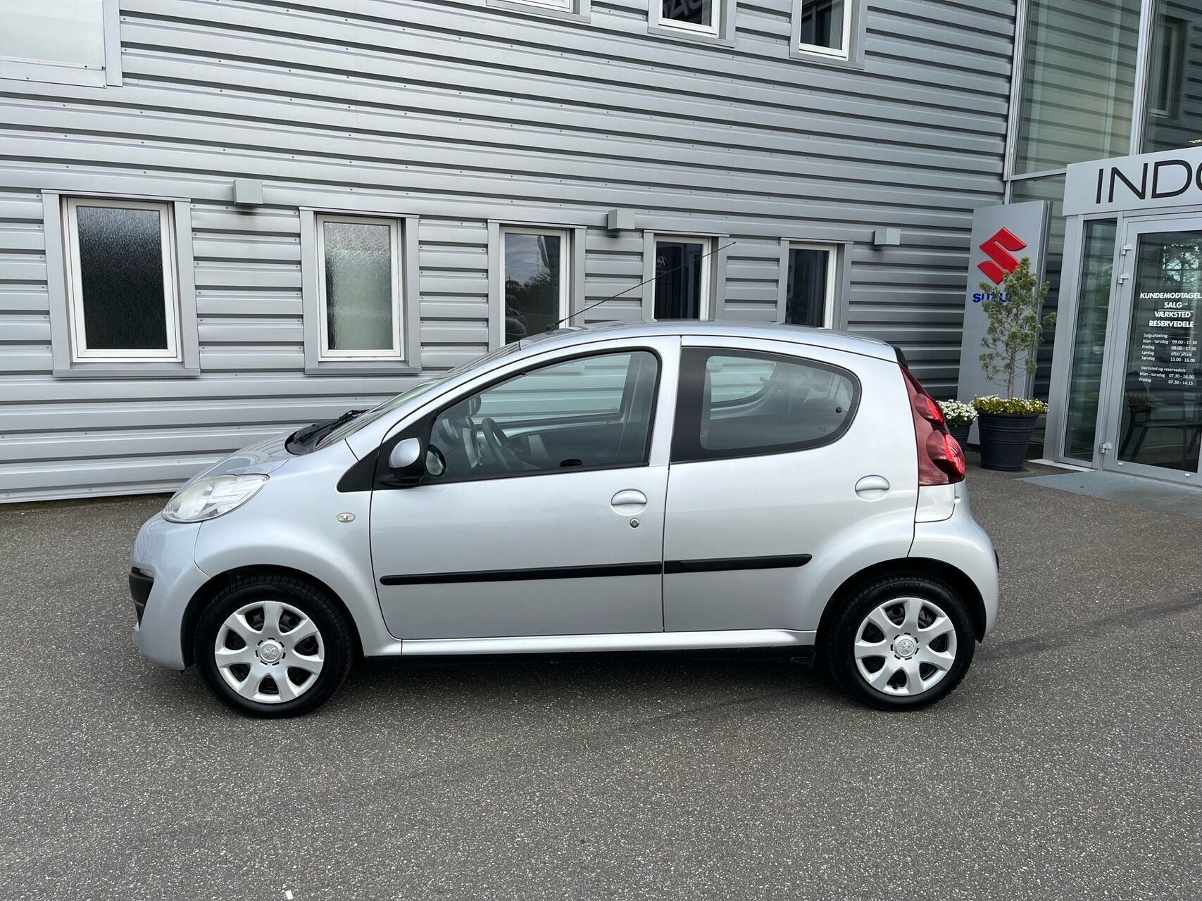 Sølv Peugeot 107 fra 2012