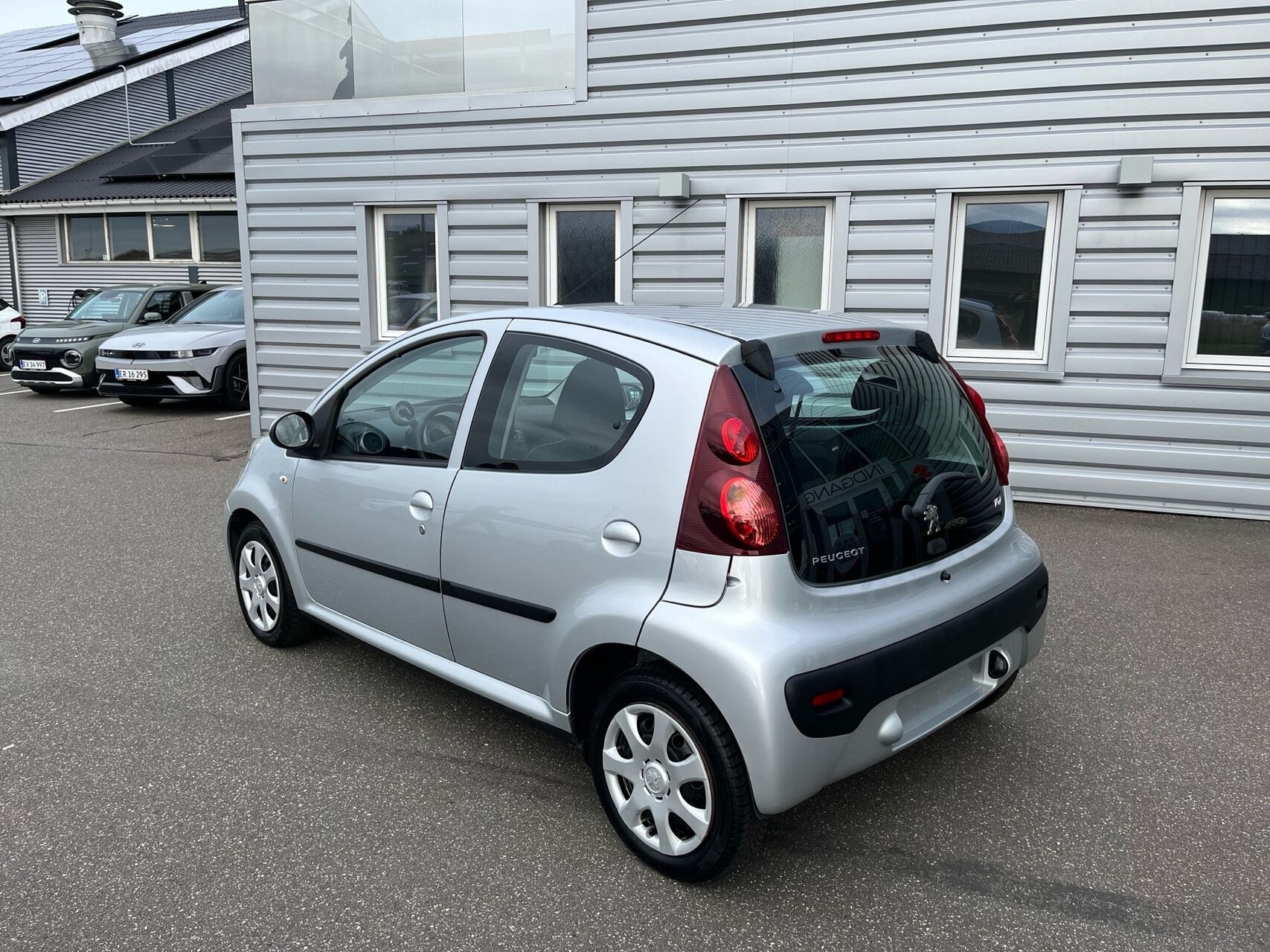 Sølv Peugeot 107 fra 2012