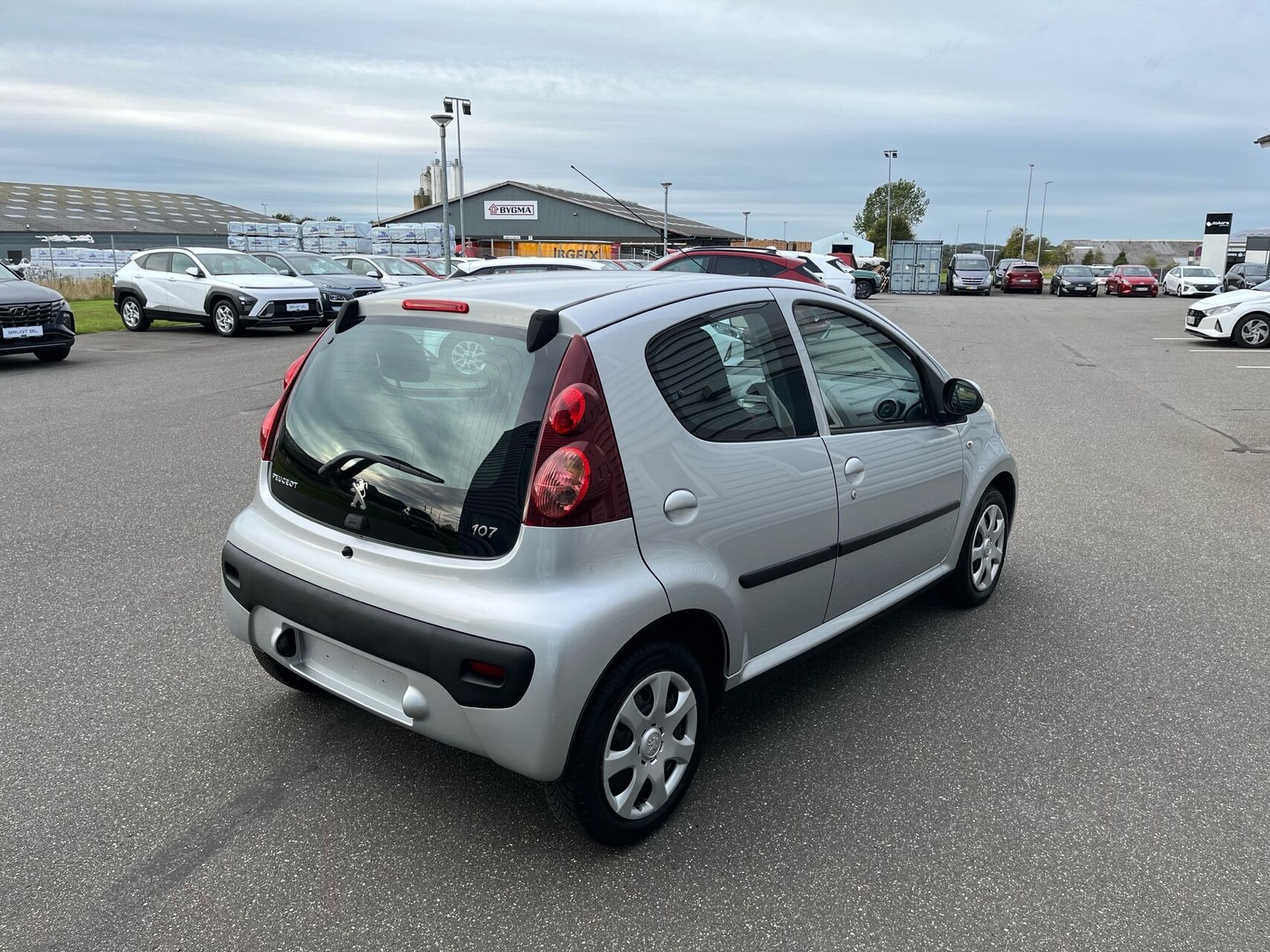 Sølv Peugeot 107 fra 2012