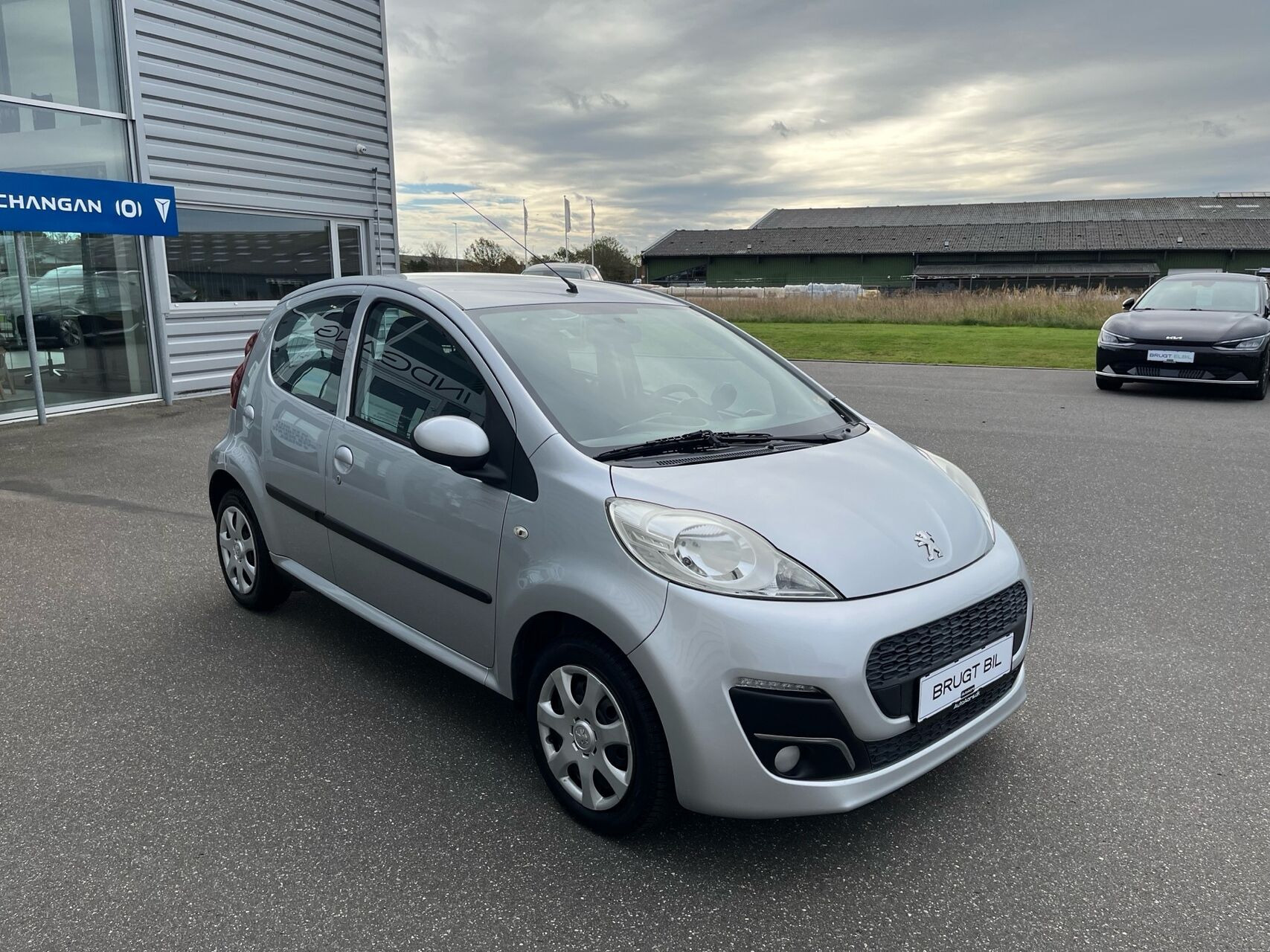Sølv Peugeot 107 fra 2012