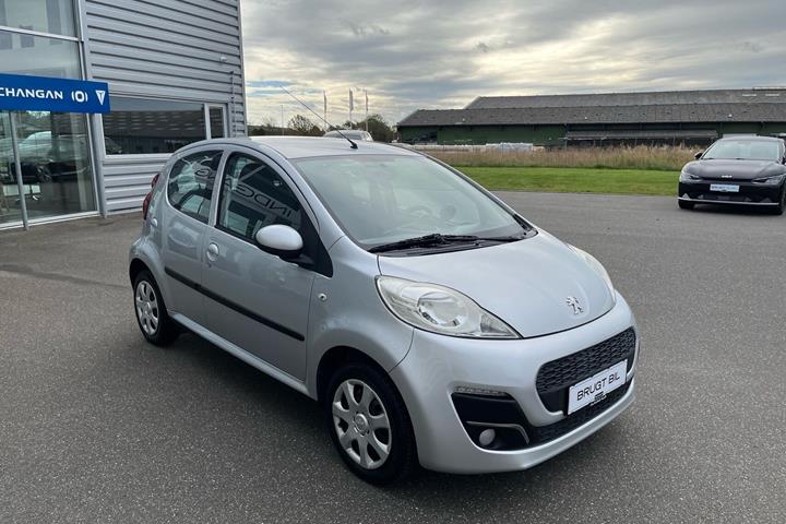 Sølv Peugeot 107 fra 2012