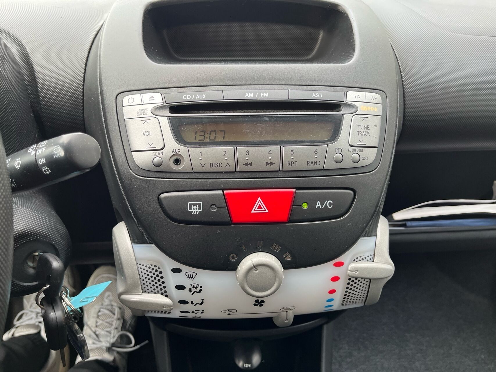 Sølv Peugeot 107 fra 2012