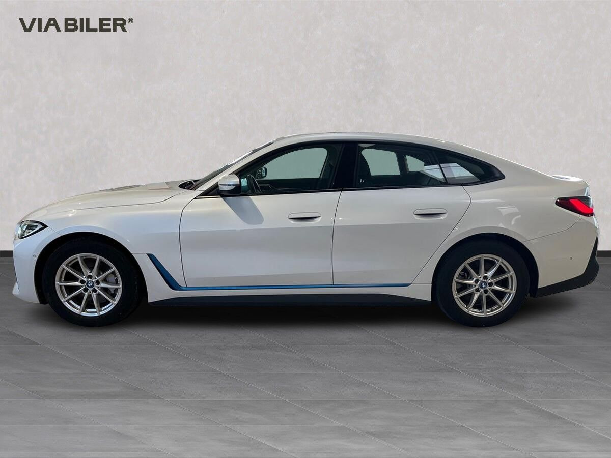 Hvid BMW i4 fra 2022