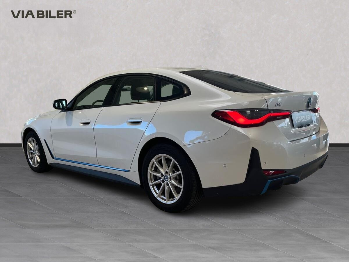 Hvid BMW i4 fra 2022