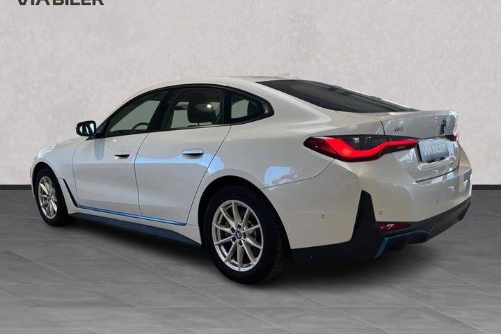 Hvid BMW i4 fra 2022