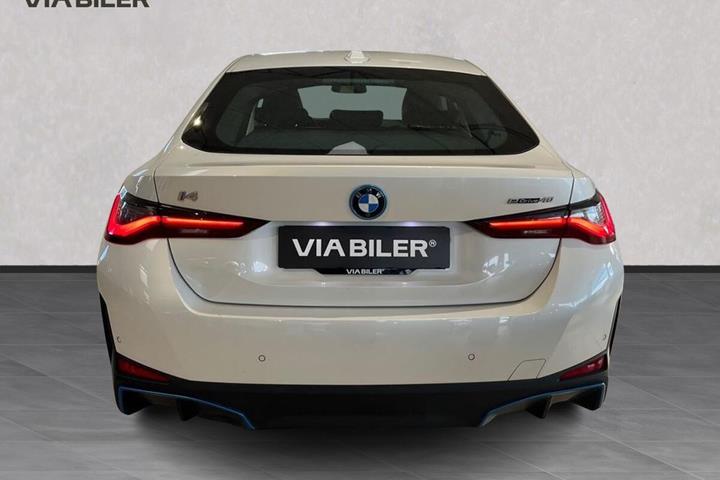 Hvid BMW i4 fra 2022