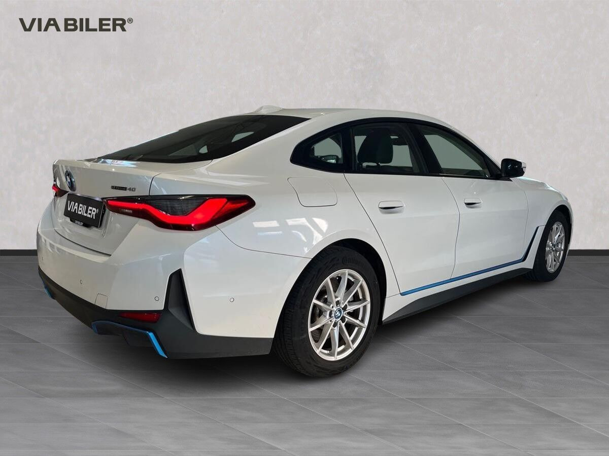 Hvid BMW i4 fra 2022