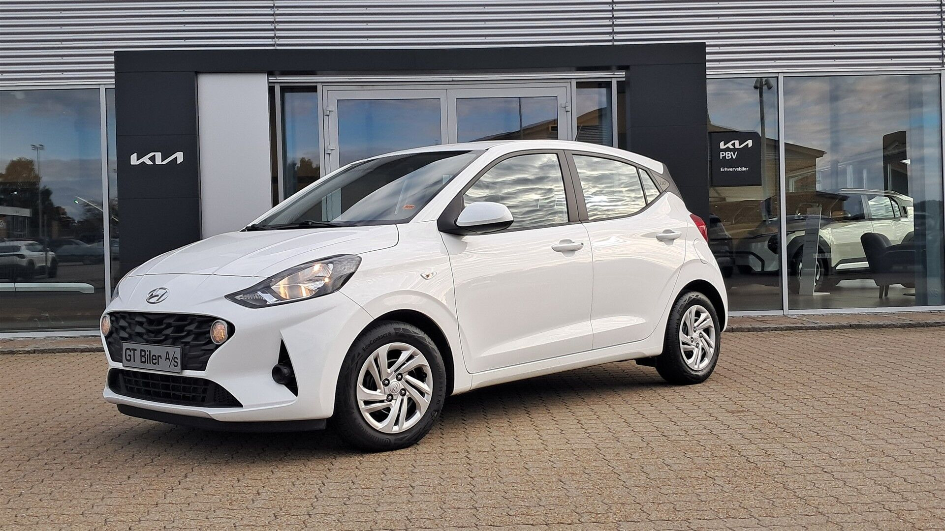 Hyundai i10 1,0 Essential 67HK 5d
