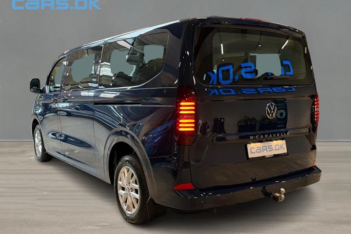 Blå VW e-Caravelle fra 2025