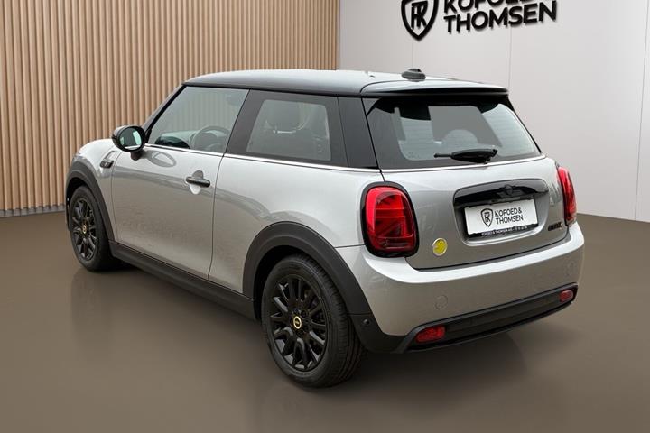 Sølv Mini Cooper fra 2023