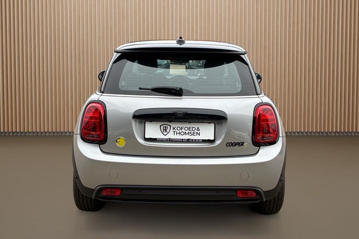 Sølv Mini Cooper fra 2023