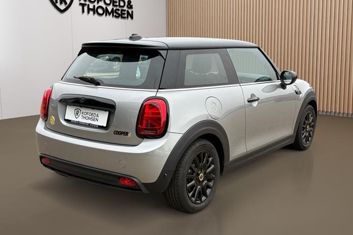 Sølv Mini Cooper fra 2023