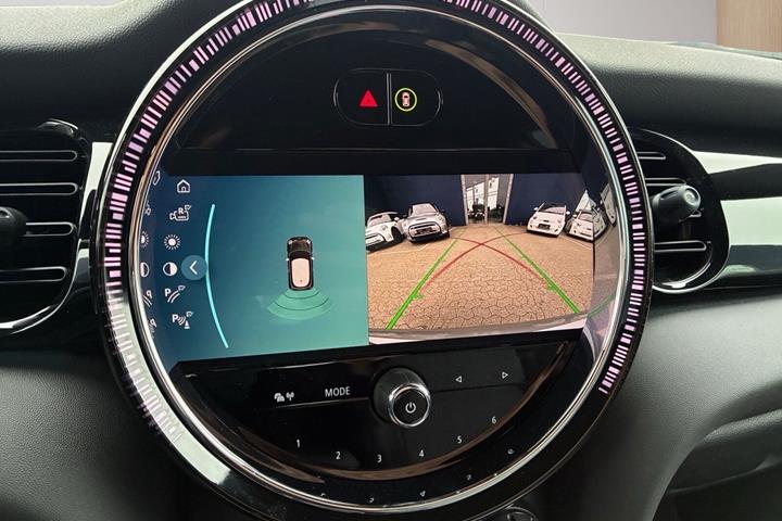 Sølv Mini Cooper fra 2023