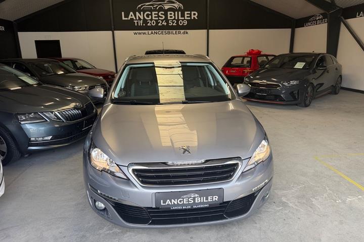 Grå Peugeot 308 fra 2015