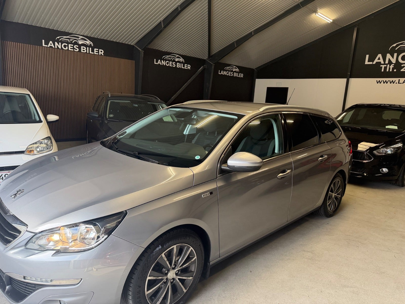 Grå Peugeot 308 fra 2015