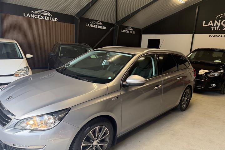 Grå Peugeot 308 fra 2015