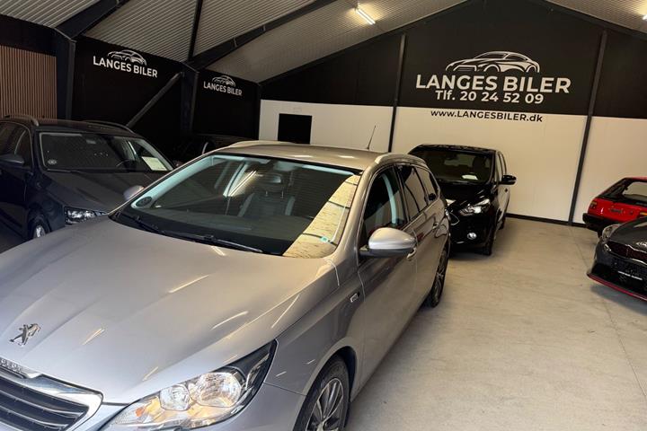 Grå Peugeot 308 fra 2015