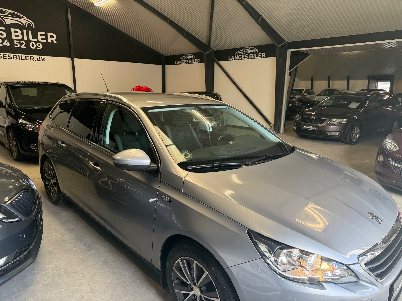 Grå Peugeot 308 fra 2015