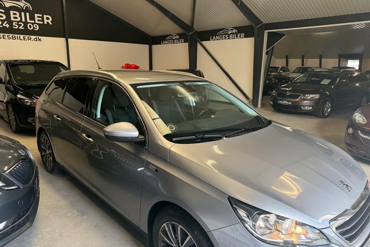 Grå Peugeot 308 fra 2015