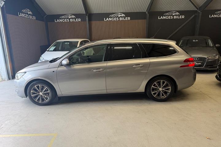 Grå Peugeot 308 fra 2015