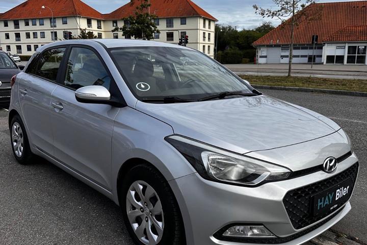 Sølv Hyundai i20 fra 2016