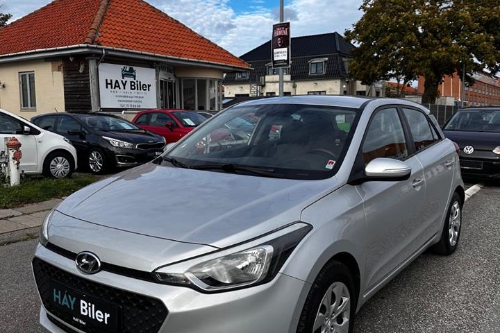 Sølv Hyundai i20 fra 2016