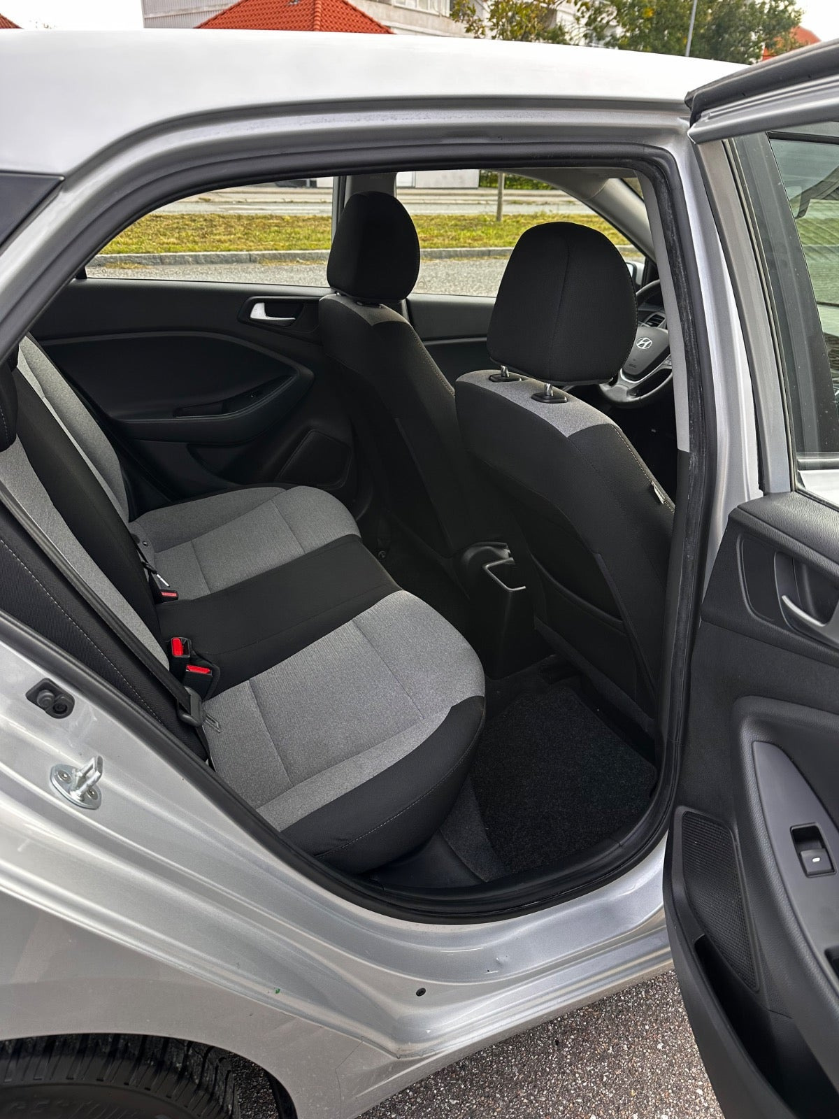 Sølv Hyundai i20 fra 2016