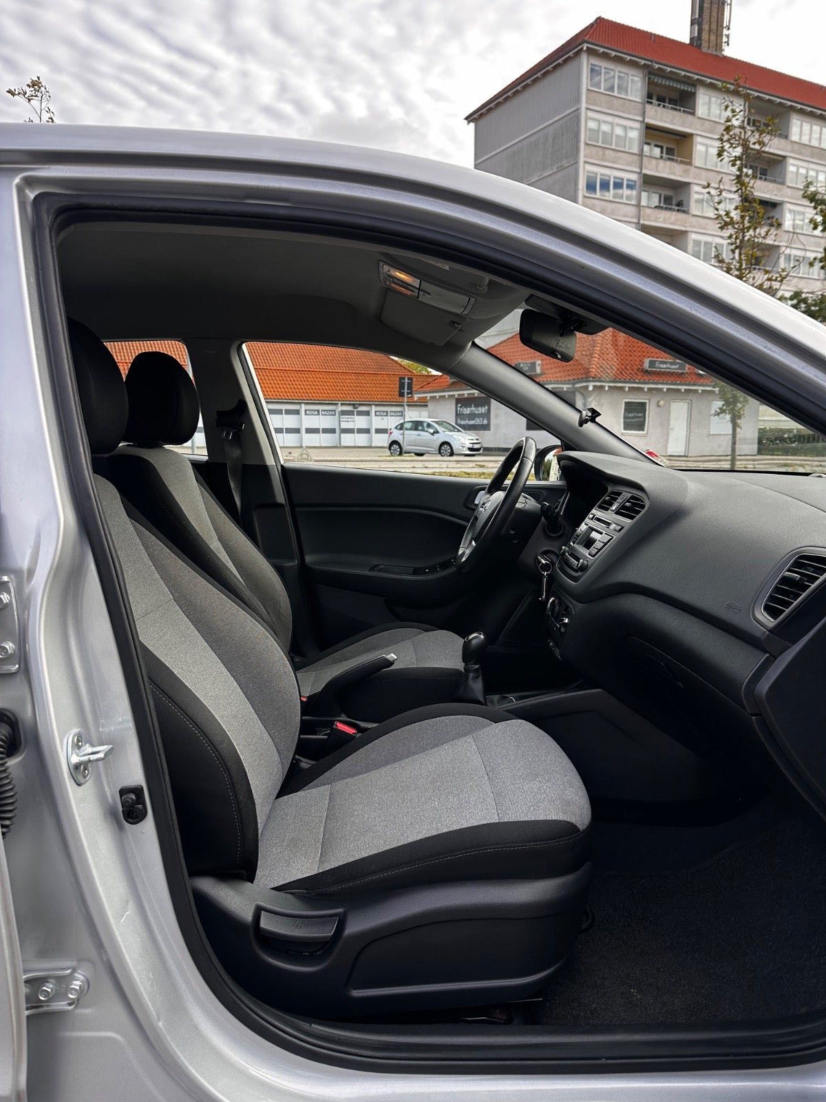 Sølv Hyundai i20 fra 2016