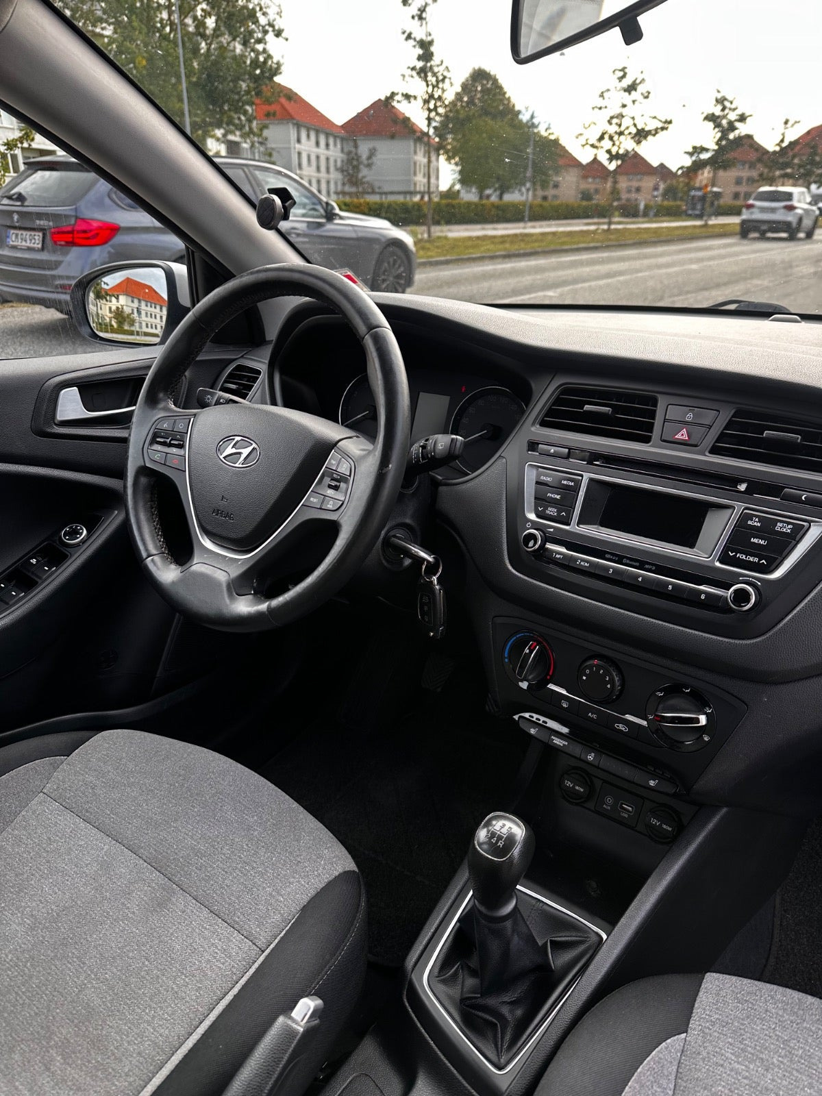 Sølv Hyundai i20 fra 2016