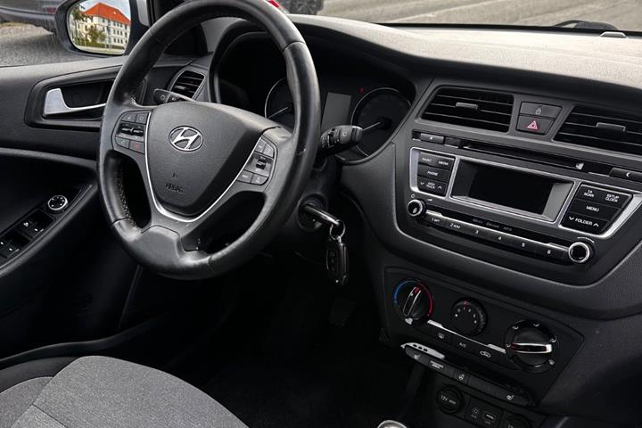 Sølv Hyundai i20 fra 2016
