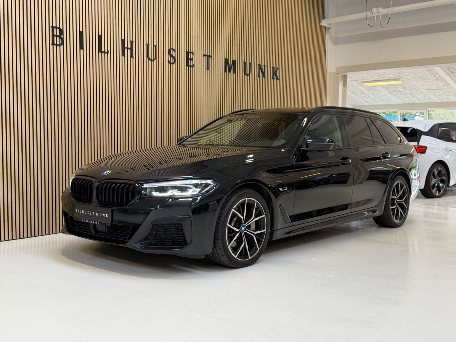Sort BMW 530e fra 2022