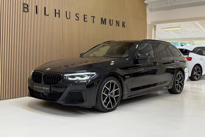 Sort BMW 530e fra 2022