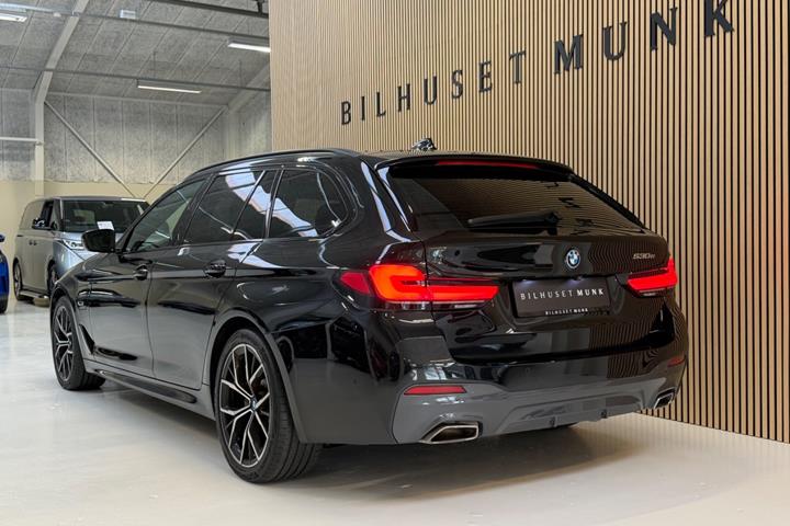 Sort BMW 530e fra 2022