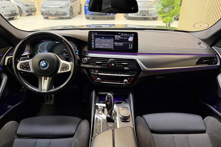 Sort BMW 530e fra 2022