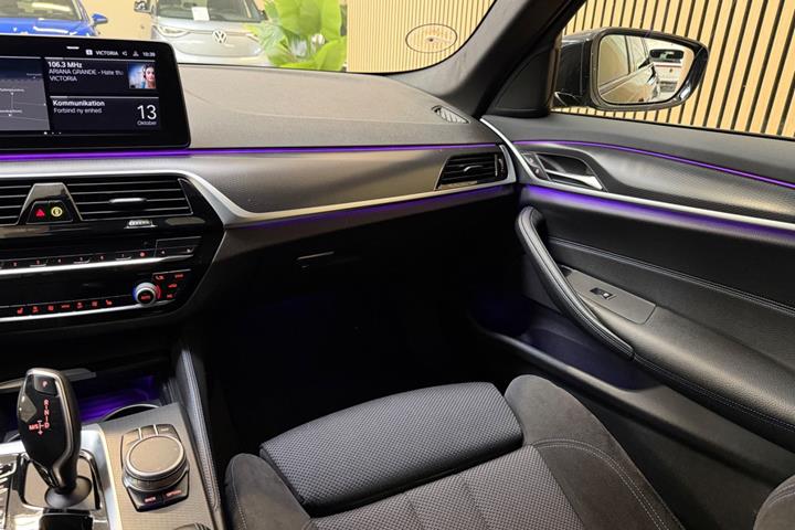 Sort BMW 530e fra 2022