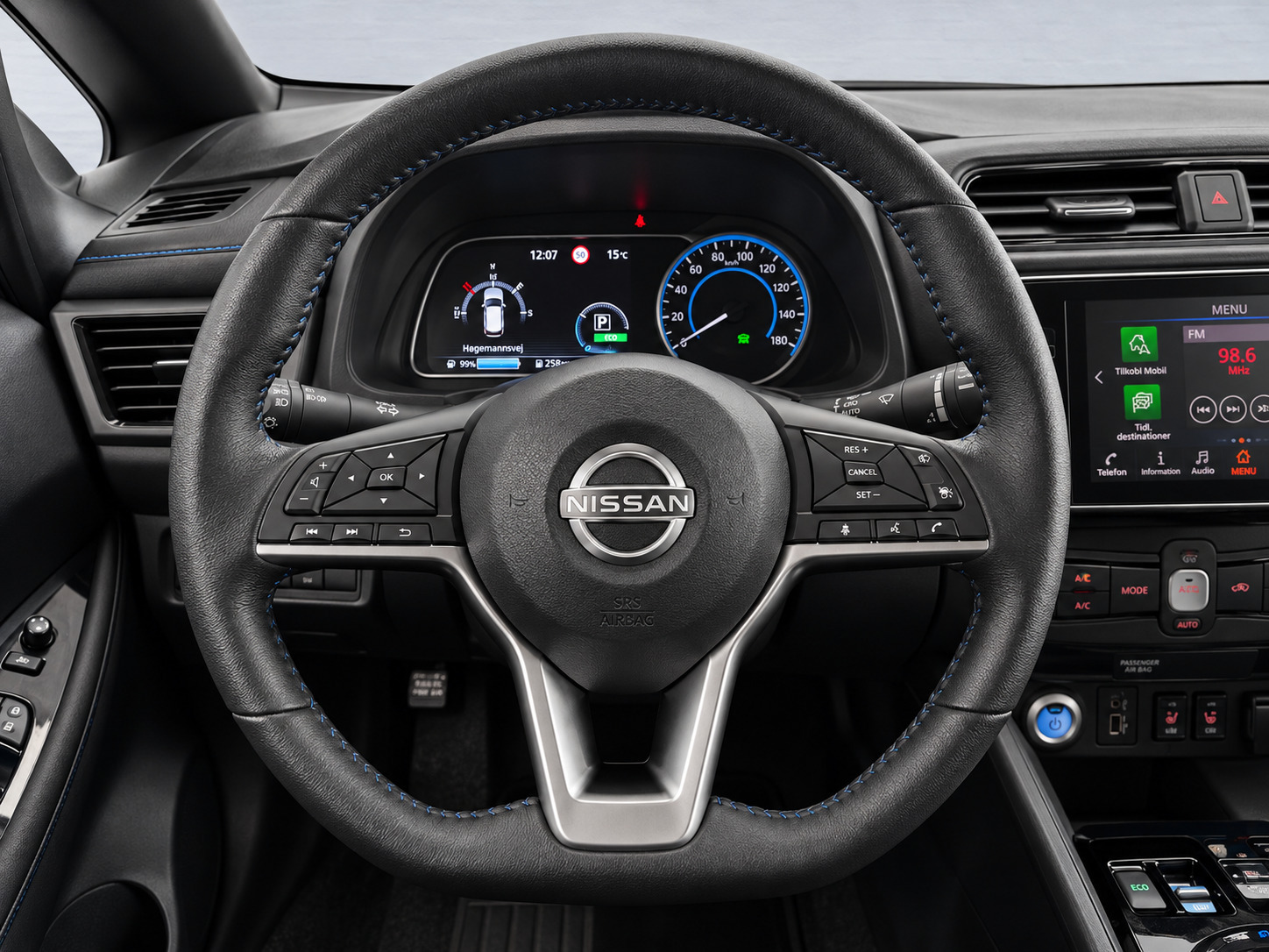 Hvid Nissan Leaf fra 2022