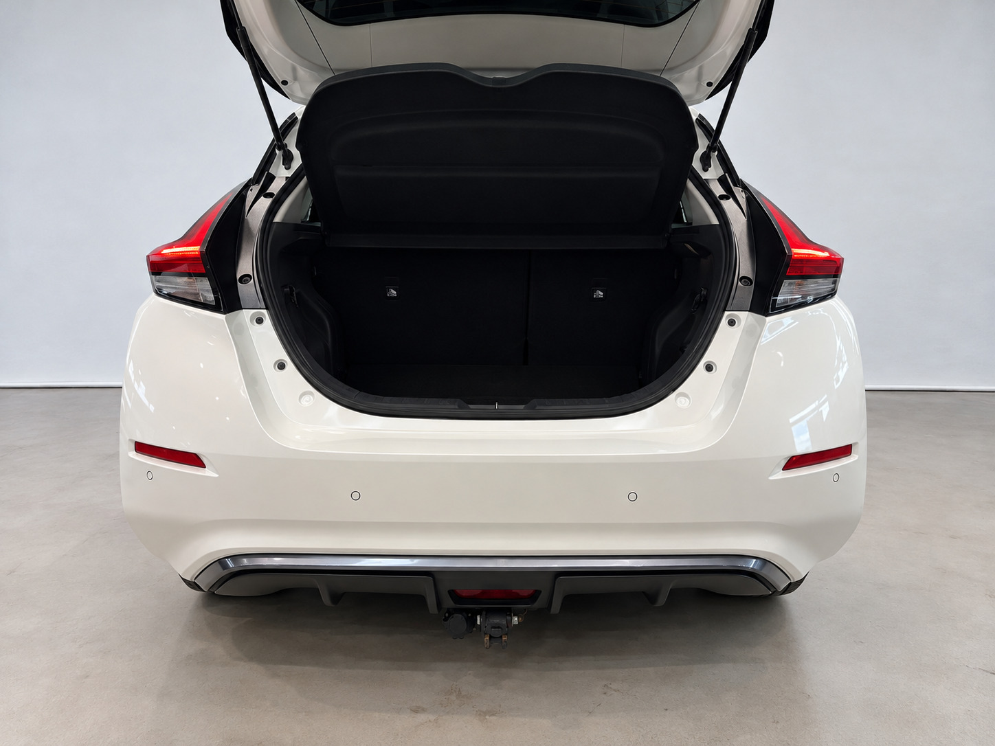 Hvid Nissan Leaf fra 2022