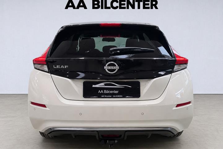 Hvid Nissan Leaf fra 2022